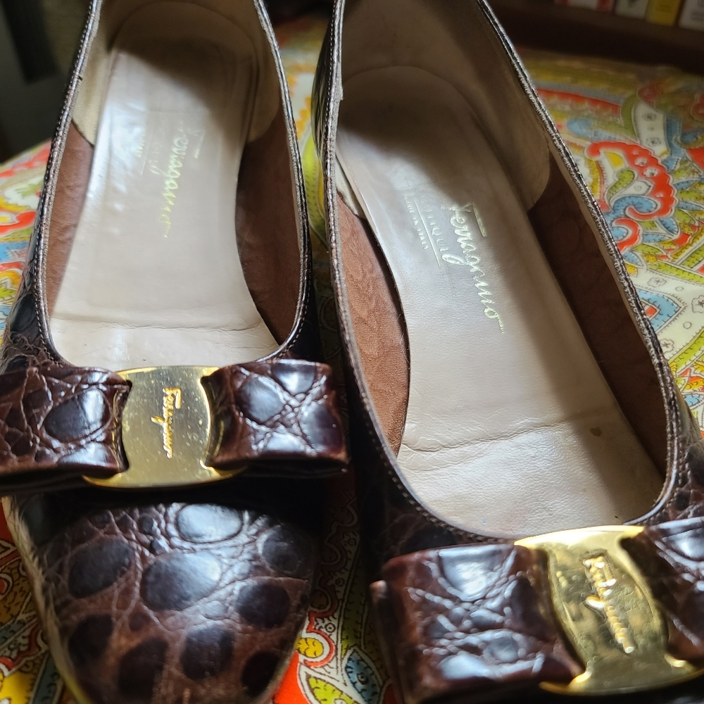Salvatore Ferragamo Boutique Vintage Croc Brown Leather Pumps - Picture 2 of 10